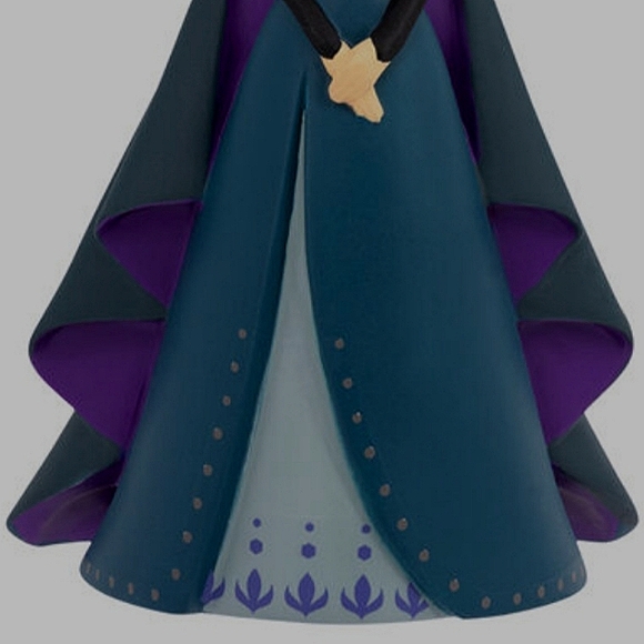 Disney Frozen 2 Queen Anna in Coronation Gown Christmas Ornament - Picture 11 of 15